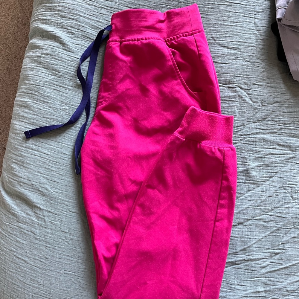 Barely worn Figs Ultra Rose Zamora™ - Jogger Scrub Pants